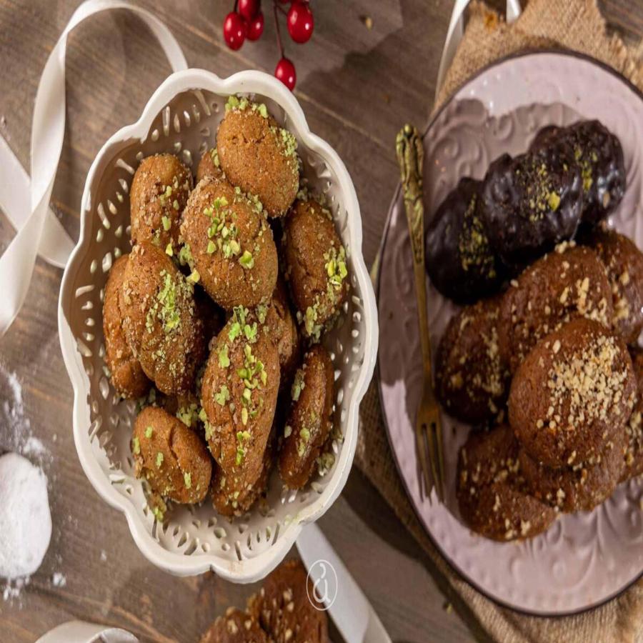 Τα καλύτερα μελομακάρονα: Τα κόλπα που θα απογειώσουν τη συνταγή σας