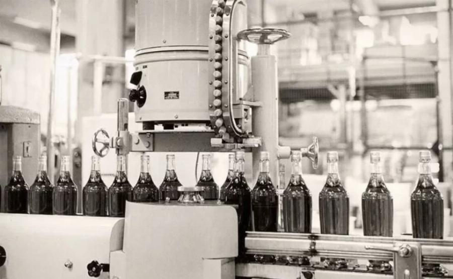 Από το 1988 METAXA: Το Ελληνικό ποτό που ξεκίνησε από μια γειτονιά του Πειραιά και κατέκτησε τον κόσμο