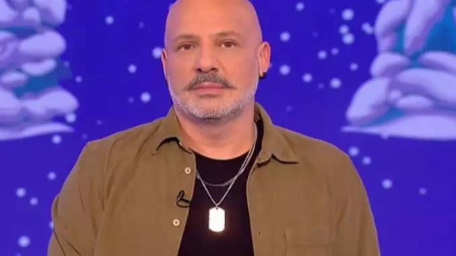 Φοίβος σε Νίκο Μουτσινά: «Με τέτοιο φωνητικό ταλέντο που έχεις θα είχες κοπεί από την είσοδο»