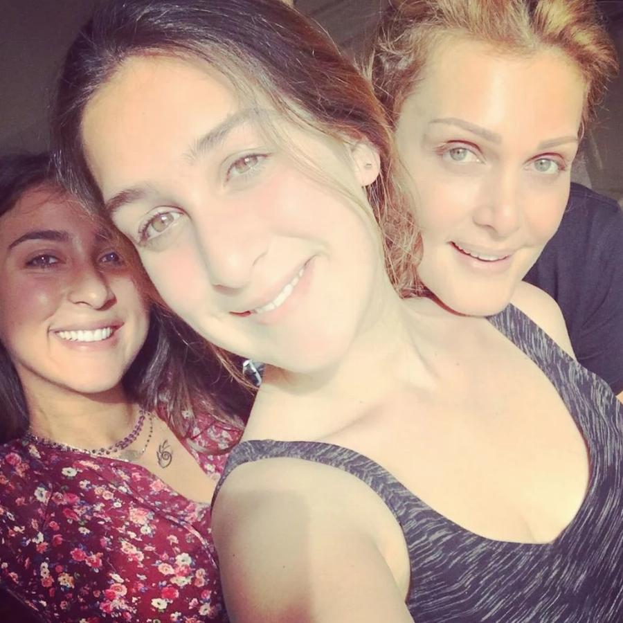 Νατάσα Θεοδωρίδου: Τα δημοσιεύματα για τις πλαστικές, η ομοιότητα με τις κόρες της και ο άγνωστος τρόπος αδυνατίσματος