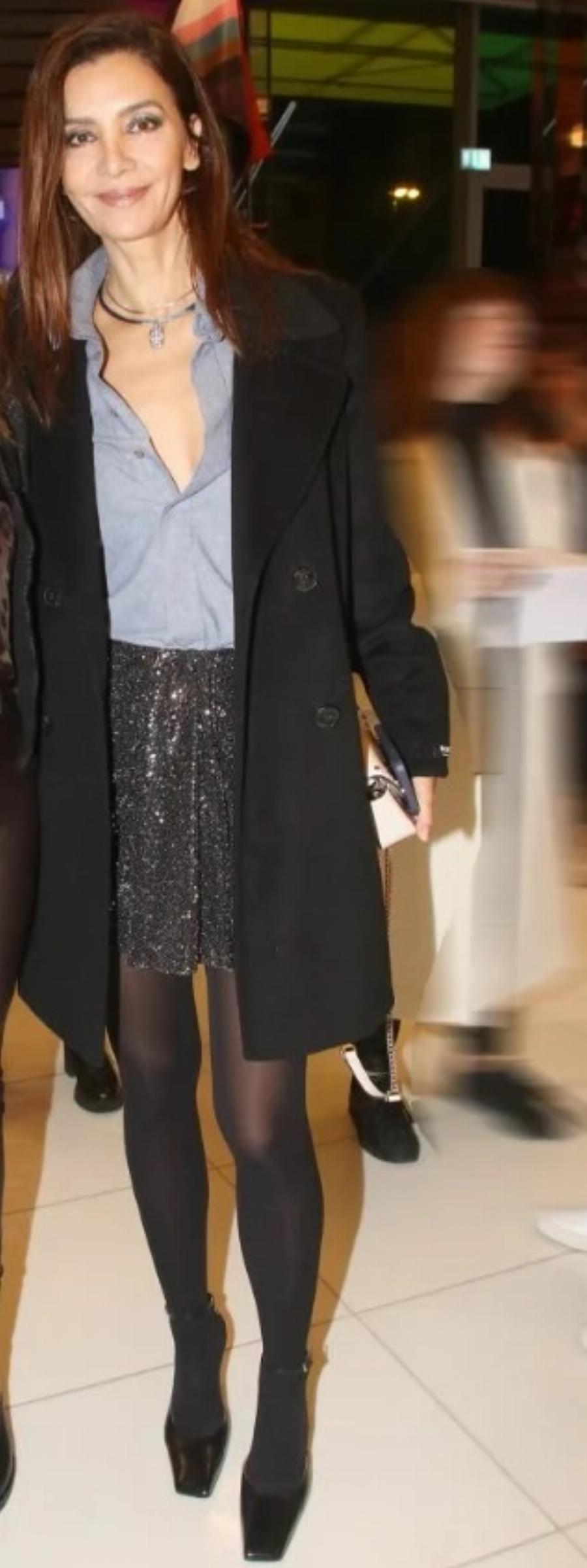 Έκλεψε τις εντυπώσεις: Η Κατερίνα Λέχου έκανε μία εντυπωσιακή εμφάνισι με μίνι φούστα και μαύρο καλσόν