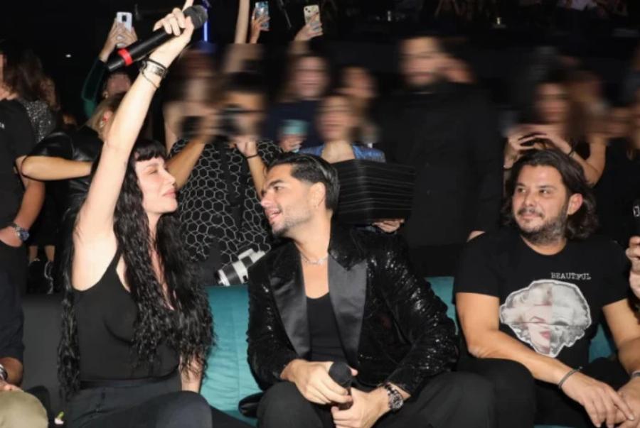 Το απογείωσε η Πάολα: Η εμφάνιση στα μπουζούκια με πέδιλο και άσπρες κάλτσες που προκάλεσε χαμό