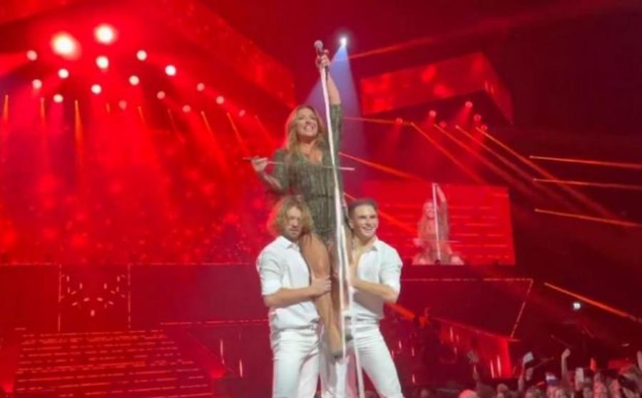 Συγκίνησαν οι Antique: Αποθέωση της Έλενας Παπαρίζου στη συναυλία της Eurovision στην Ολλανδία