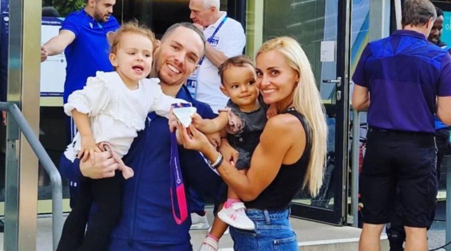 Η Βασιλική Μιλλούση εξομολογείται για Λευτέρη Πετρούνια: «Όταν τον γνώρισα, είπα πως είναι μικρούλης και απλώς θα περάσουμε καλά»