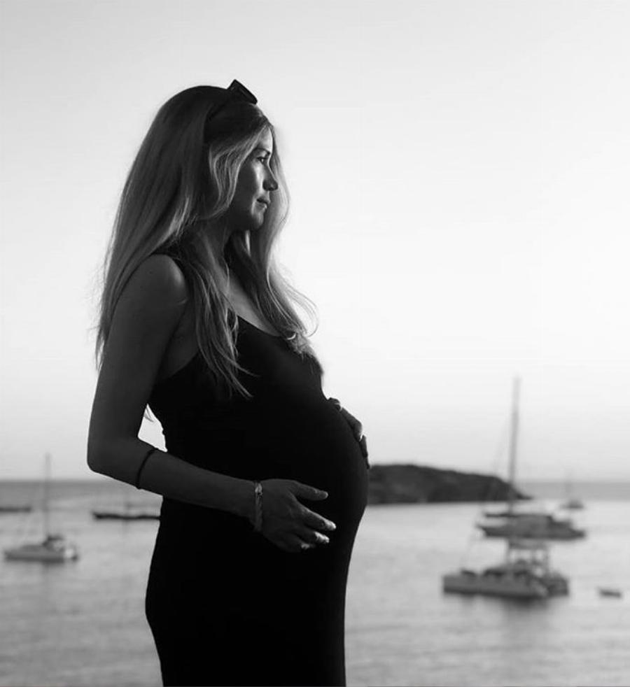 «Ποτέ δεν είναι αργά»: Οι 13 διάσημες Ελληνίδες που έγιναν μητέρες μετά τα 40