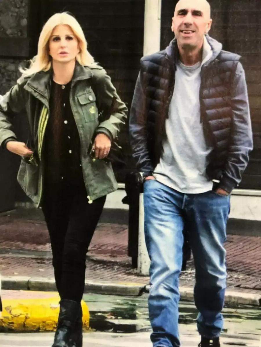 Ρομαντική έξοδος για την Έλενα Ράπτη και τον Γιάννη Μπρατάκο: Η σπάνια δημόσια εμφάνιση στο κέντρο της Αθήνας