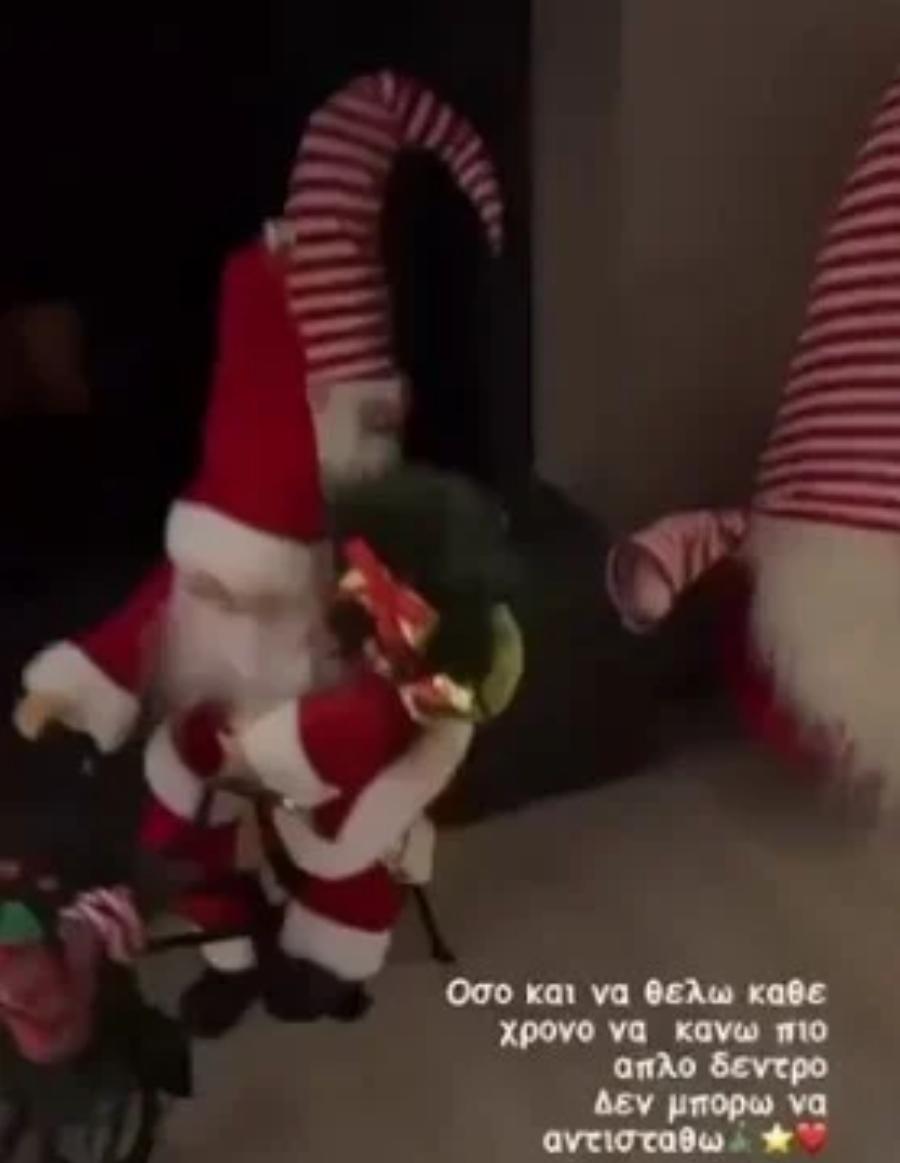 Σαν χριστουγεννιάτικο παραμύθι: Η Ολυμπία Χοψονίδου στόλισε το ονειρικό σπίτι της και μείναμε άφωνοι