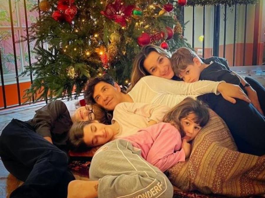 Με εορταστική διάθεση ο Σάκης Ρουβάς και η Κάτια Ζυγούλη: Η ανάρτηση μέσα από το ζεστό σπίτι με τον χριστουγεννιάτικο στολισμό