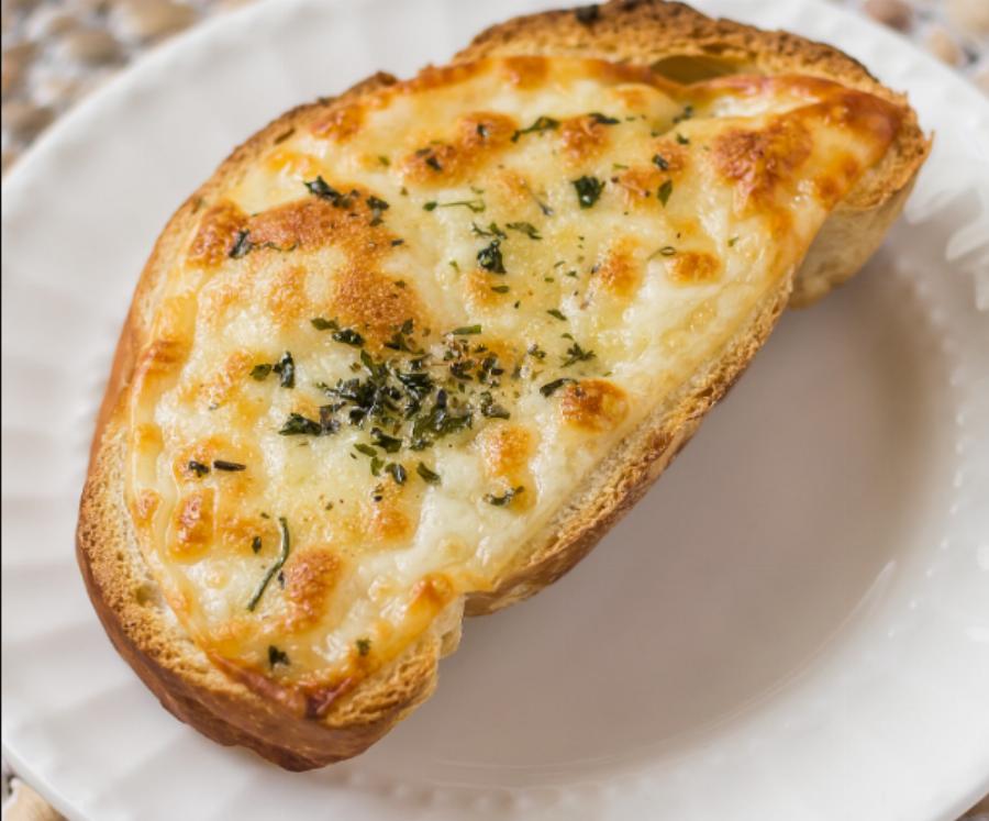 Ζεστό και μυρωδάτο σκορδόψωμο: Η εύκολη, γρήγορη και οικονομική συνταγή