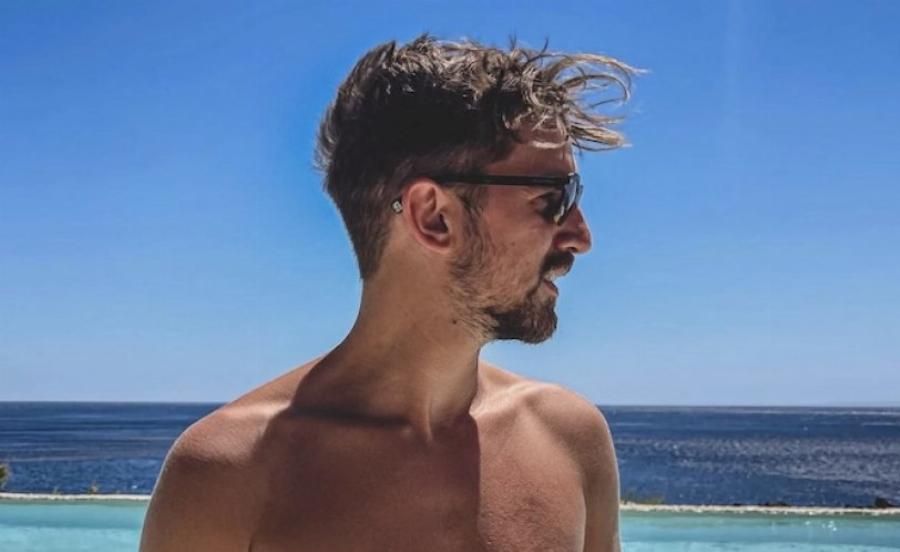 Ο άγνωστος αδερφός του Νίκου Οικονομόπουλου:  Ζει στην Κρήτη και εργάζεται σε νυχτερινό κέντρο