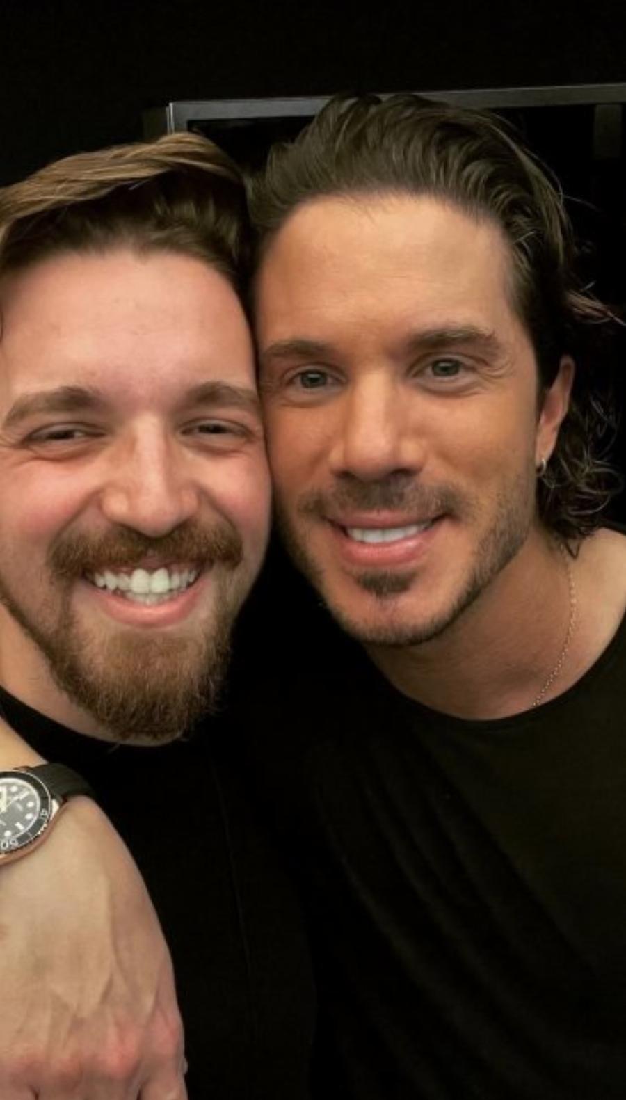 Ο άγνωστος αδερφός του Νίκου Οικονομόπουλου:  Ζει στην Κρήτη και εργάζεται σε νυχτερινό κέντρο