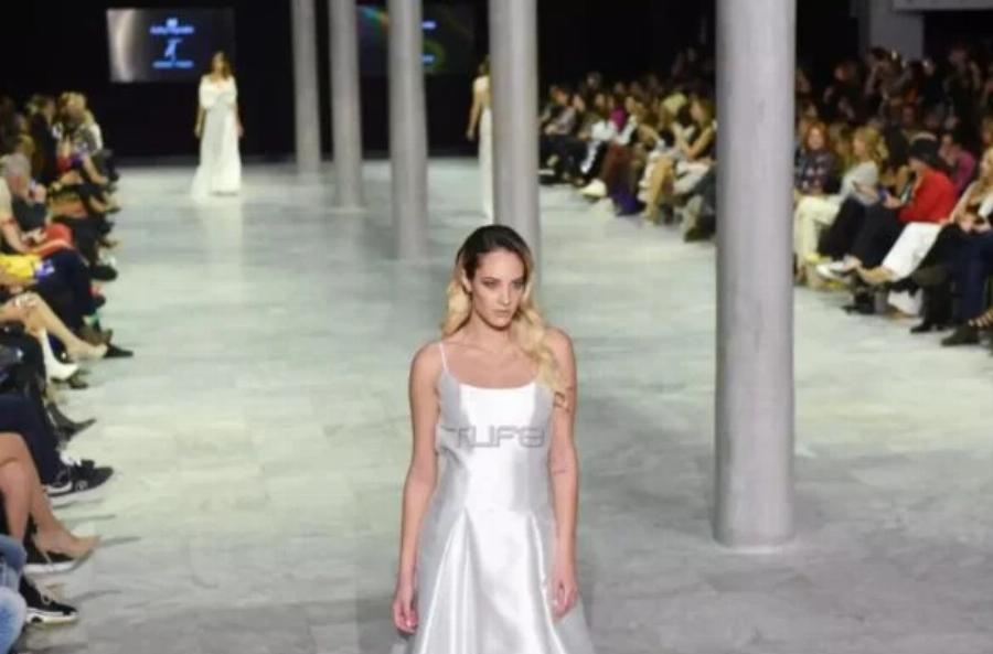 Περήφανη μητέρα η Εύη Αδάμ: Έκανε πασαρέλα μαζί με την κόρη της Νεφέλη Λιβιεράτου και έκλεψαν τις εντυπώσεις