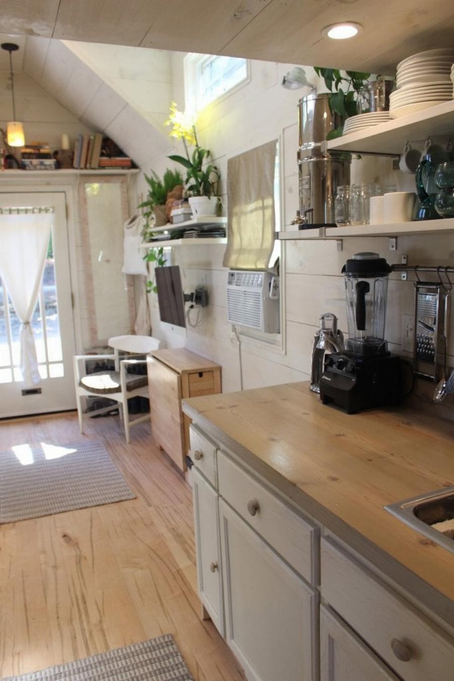 Ασύλληπτα μικρό και το μεταφέρεις όπου θες: Κοιμίζει 4 άτομα και το εσωτερικό του είναι άνετο και πολυτελές