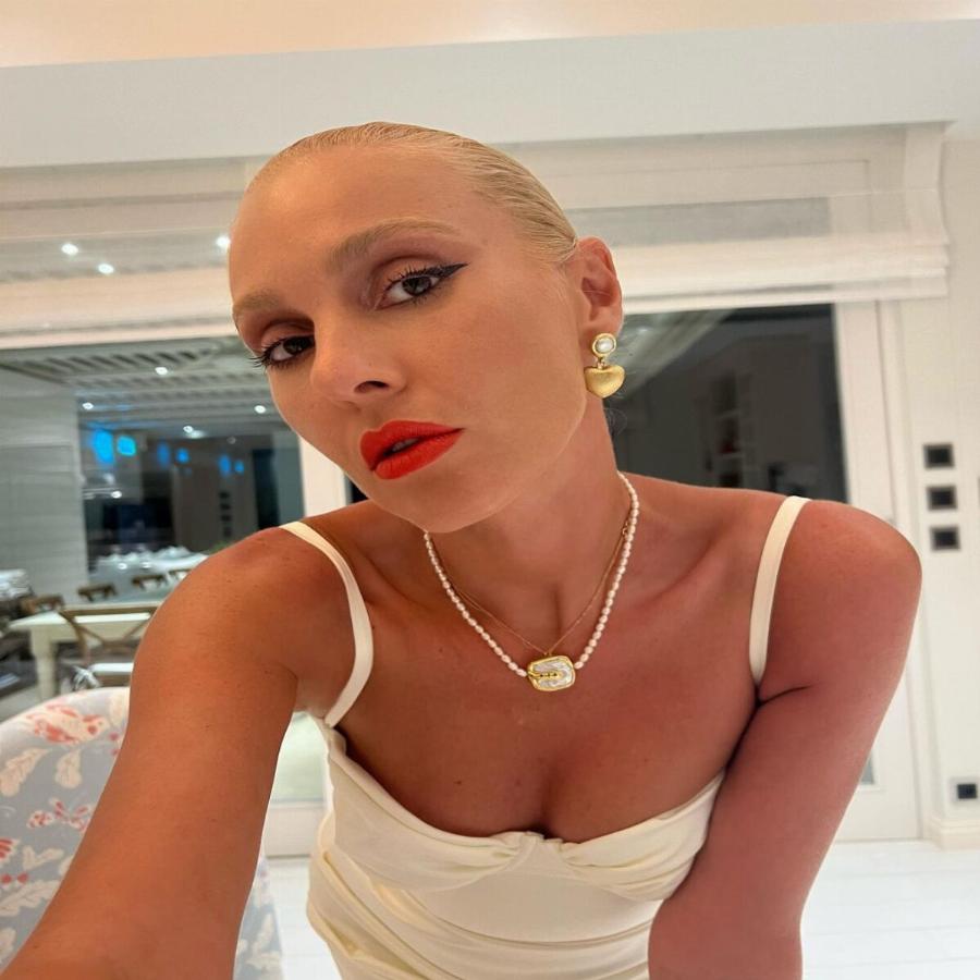 Χαρές για την Τάμτα: Η κόρη της, Άννυ, έγινε 27 ετών και μοιάζουν σαν δύο σταγόνες νερό