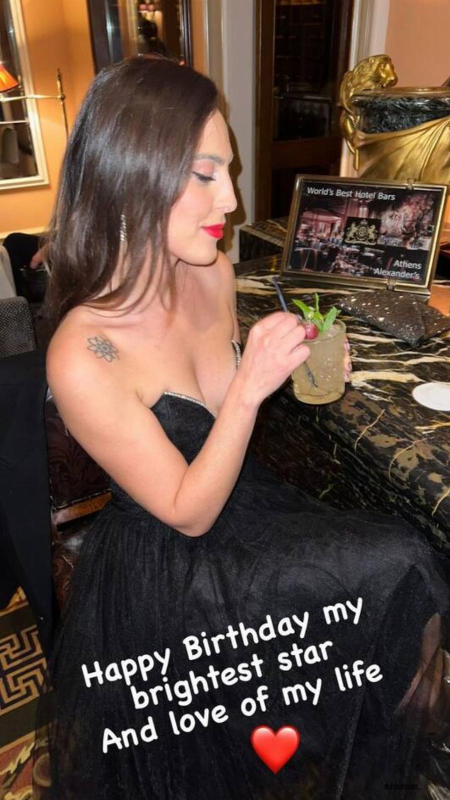 Χαρές για την Τάμτα: Η κόρη της, Άννυ, έγινε 27 ετών και μοιάζουν σαν δύο σταγόνες νερό