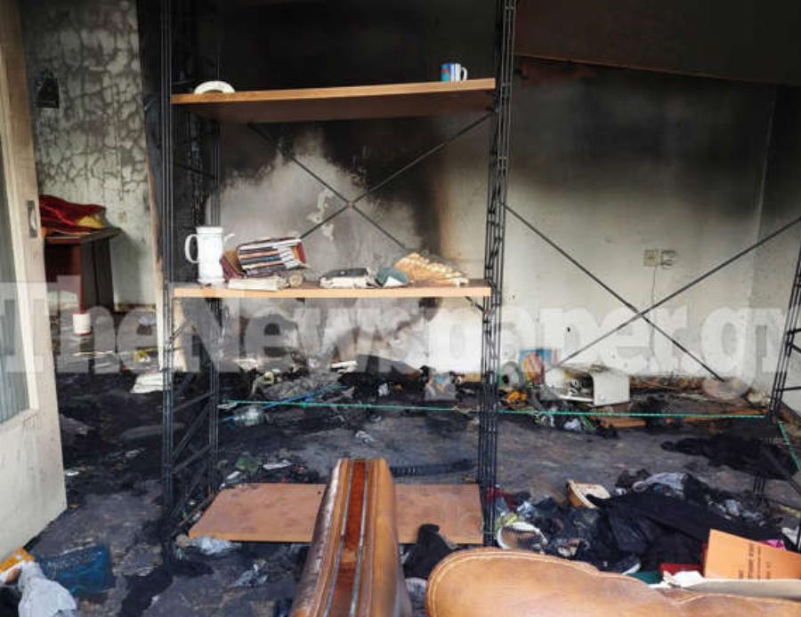 Έβαλε φωτιά στο σπίτι και κάθισε στην αυλή για να… απολαύσει μακαρονάδα: 60χρονος γιατρός στο Βόλο συγκλόνισε το Πανελλήνιο