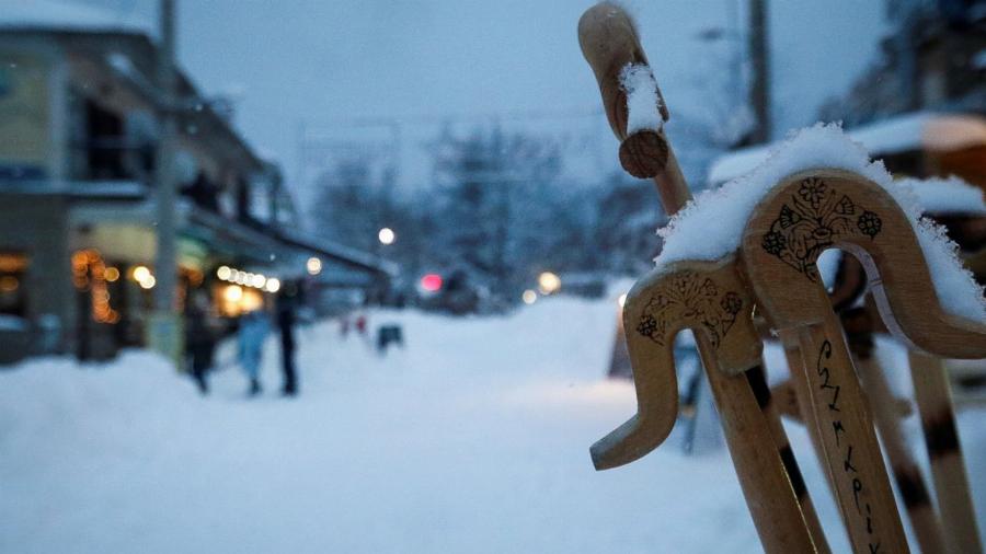 Έπεσαν τα πρώτα χιόνια στα ορεινά της Ελλάδας: Καλωσόρισαν τον χειμώνα αυτές οι περιοχές με «λευκές» εικόνες που μαγεύουν