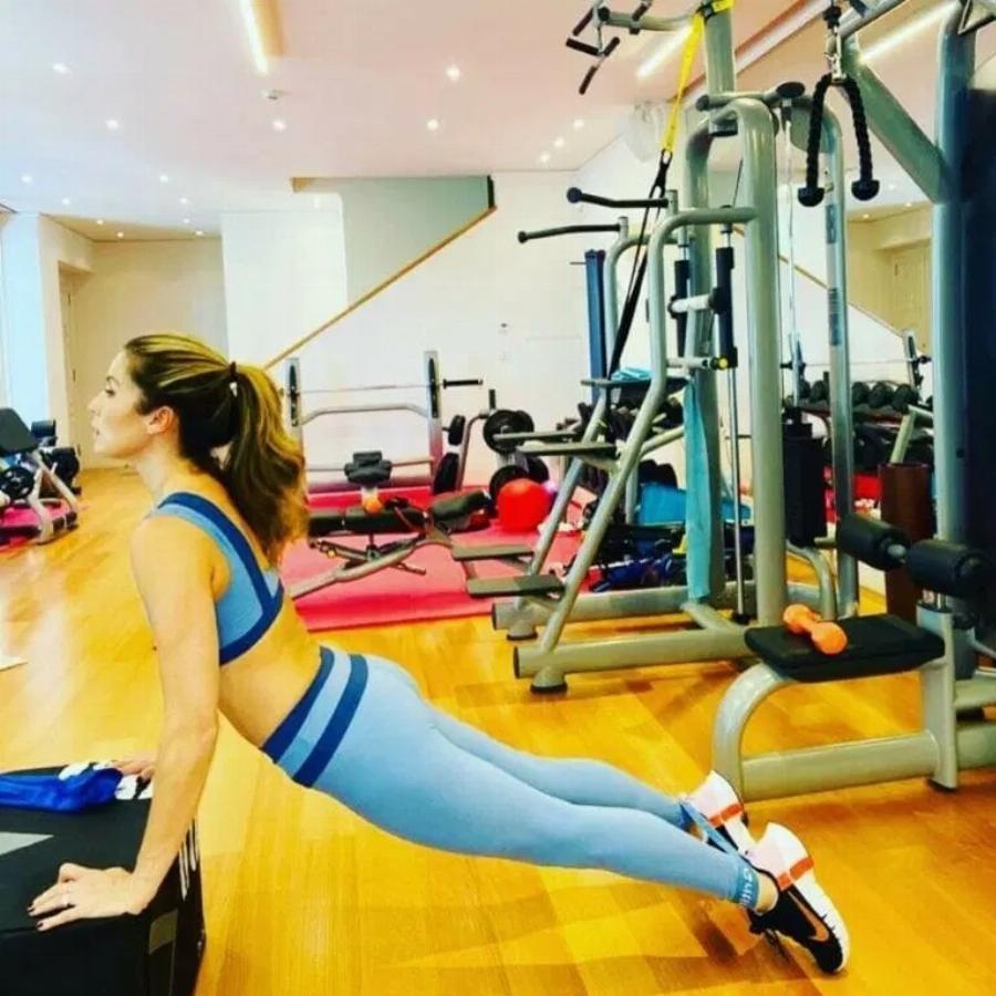 Γυμναστήριο, τεράστιος κήπος και δύο πισίνες: Η παραμυθένια βίλα της Μαριέττας Χρουσαλά και του Λέοντα Πατίτσα στα νότια προάστια