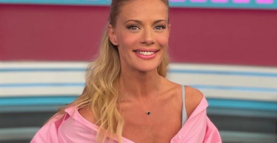 Θα μείνετε άφωνοι: Αυτό είναι το πραγματικό ύψος της Ζέτας Μακρυπούλια και θα μπορούσε να περπατάει σε πασαρέλες