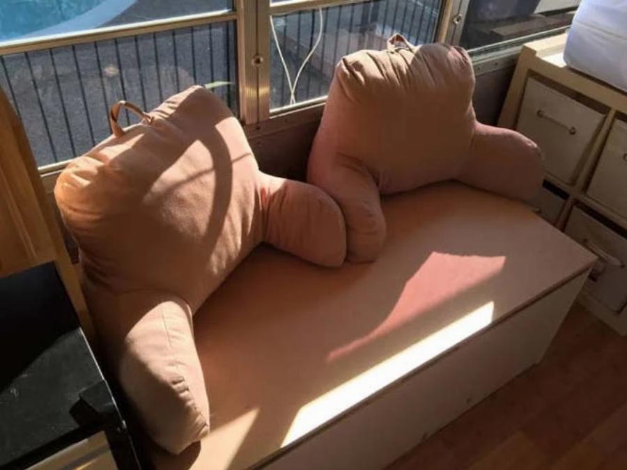 Παλιό λεωφορείο με κόστος 1.000€ μεταμορφώθηκε σε… σπίτι: Δείτε το υπέροχο εσωτερικό του και την όμορφη διακόσμηση