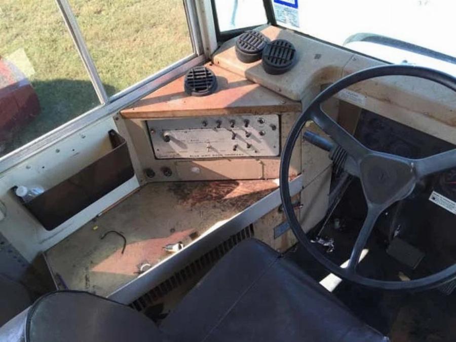 Παλιό λεωφορείο με κόστος 1.000€ μεταμορφώθηκε σε… σπίτι: Δείτε το υπέροχο εσωτερικό του και την όμορφη διακόσμηση