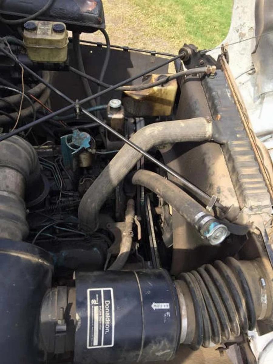 Παλιό λεωφορείο με κόστος 1.000€ μεταμορφώθηκε σε… σπίτι: Δείτε το υπέροχο εσωτερικό του και την όμορφη διακόσμηση