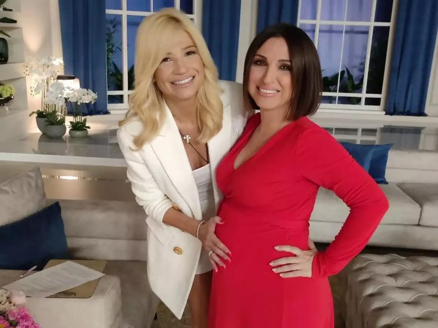 Γεννητούρια στην ελληνική showbiz: Η Ζωή Παπαδοπούλου έγινε για πρώτη φορά μανούλα