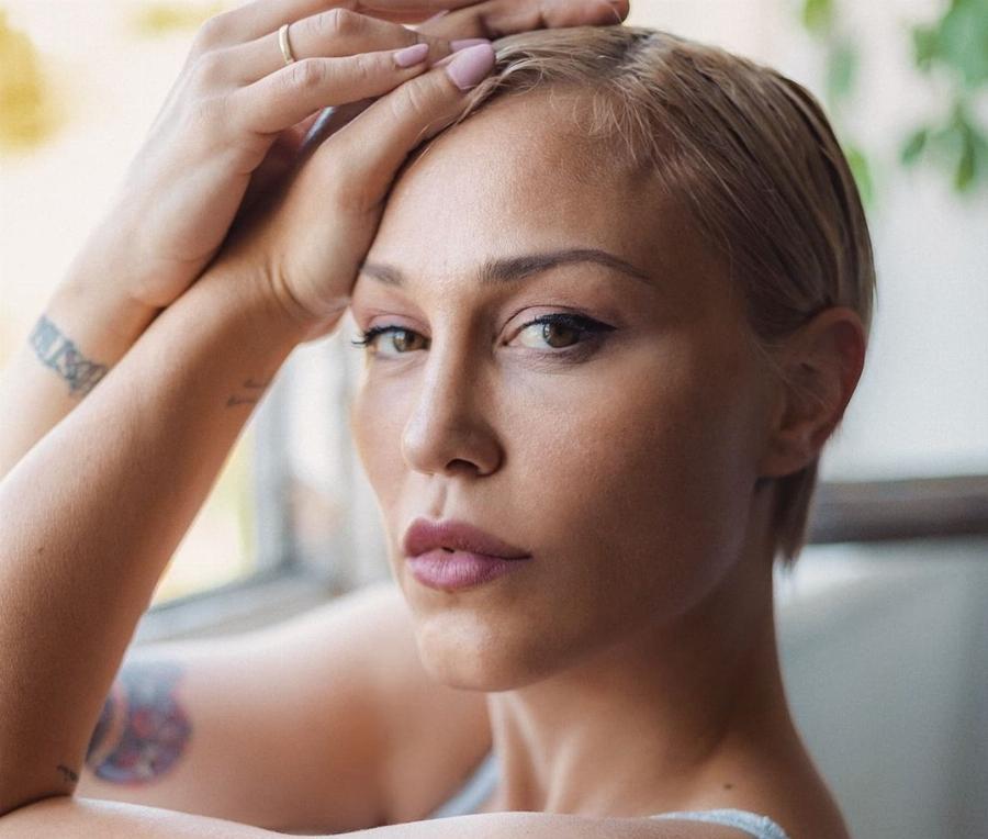 «Ποτέ δεν είναι αργά»: Οι 13 διάσημες Ελληνίδες που έγιναν μητέρες μετά τα 40