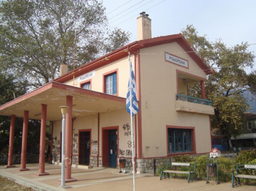 ‘Εξαλλοι οι κάτοικοι χωριού στις Σέρρες: Απειλούν να δεθούν στις γραμμές του τρένου