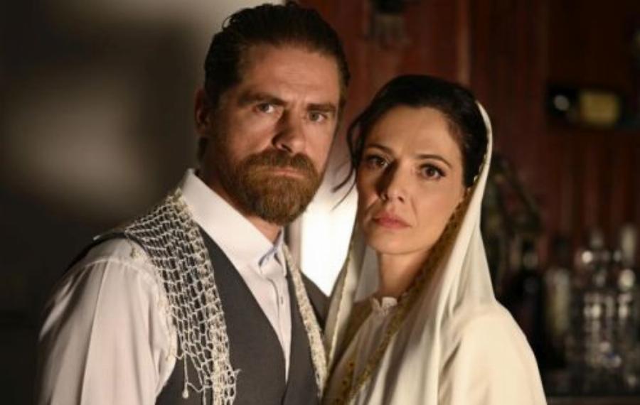 Σε αναμμένα κάρβουνα οι θαυμαστές: Οι ομοιότητες του γάμου της με τον γάμο της Μαρίας Τζομπανάκη με αυτον της «Βασιλικής» και του «Μαθιού»