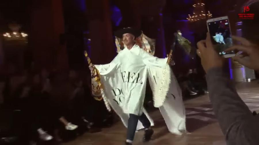 Αποθέωση στην πόλη του φωτός: Ο Λάκης Γαβαλάς σε ντεφιλέ μόδας στο Παρίσι, τους άφησε άφωνους