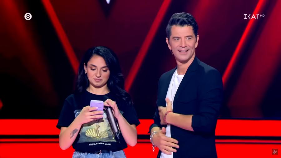 Τα «έχασε» όταν άκουσε τον Σάκη Ρουβά: «Σε πήρα τηλέφωνο να με βοηθήσεις βρε κορίτσι μου»