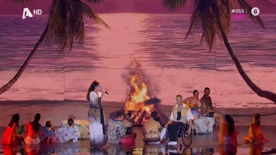 Ο Πάνος Τριανταφύλλου μάγεψε στο J2US: «Ο τύπος μας κάνει πλάκα, είναι χρόνια τραγουδιστής και δεν το ξέρετε!»