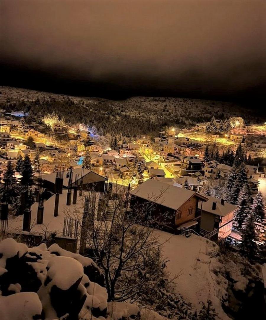 Viral στο Πανελλήνιο: Η φωτογραφία από το χιονισμένο Σέλι που απαθανάτισε τη νύχτα σε μία συγκλονιστική στιγμή