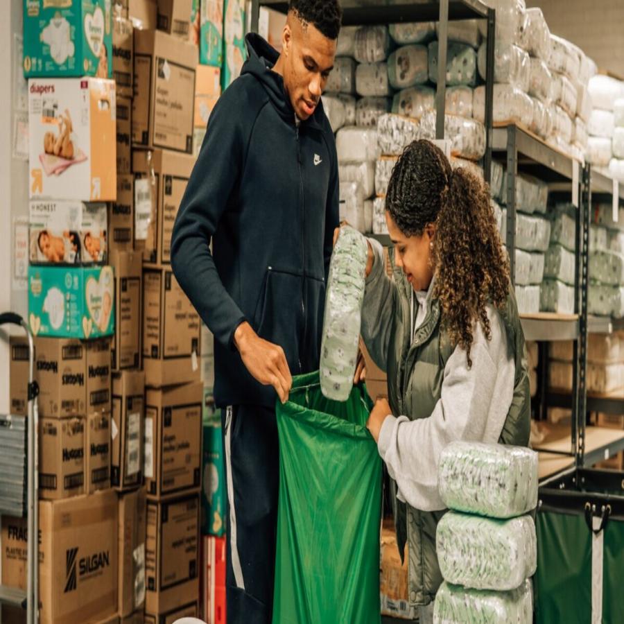 Γιάννης Αντετοκούνμπο: Η μητέρα μου έσκιζε σεντόνια και τα έκανε πάνες για τον μικρό μου αδερφό