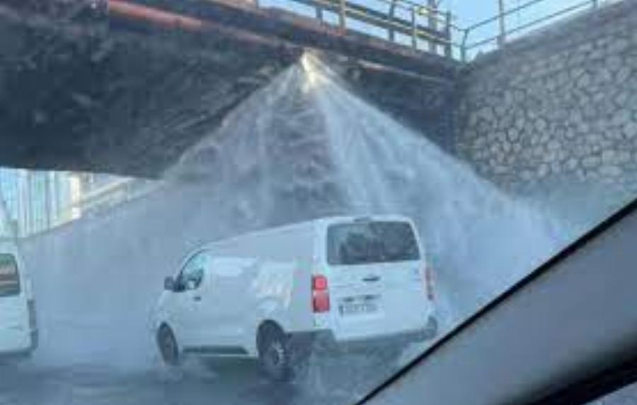 Κυκλοφοριακό χάος στον Κηφισό: Έσπασε αγωγός νερού στο ύψος της Νέας Φιλαδέλφειας