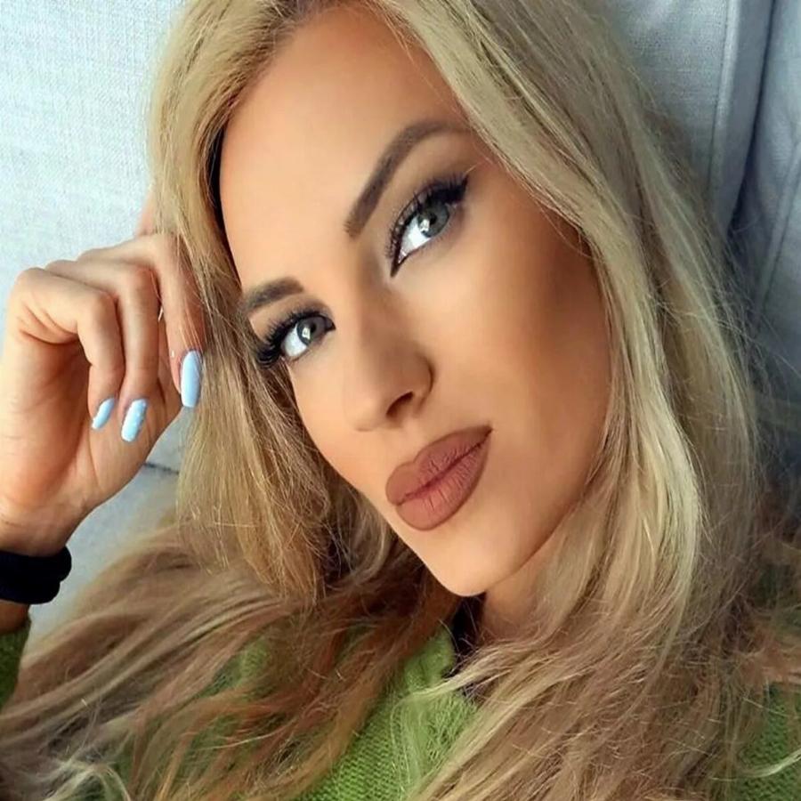 Τζούλια Νόβα για μητέρες: «Παραπονιέστε για το πόσο κουρασμένες είστε από τα παιδιά σας, δικιά σας απόφαση δεν ήταν να τα γεννήσετε;»