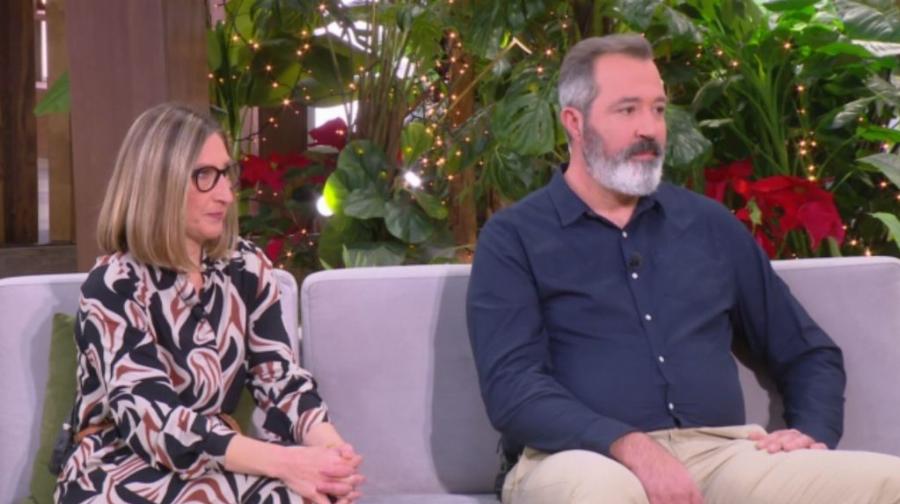 «Λύγισε» στον αέρα της εκπομπής η Ελένη Μενεγάκη: Οι γονείς του 5χρονου Δημήτρη για την απόφαση τους να δωρίσουν τα όργανα του