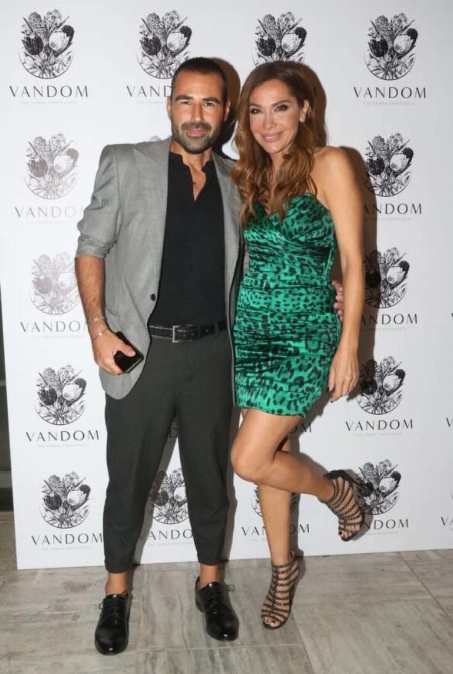 Με άλλο μαλλί και φουλ βαμμένη: Χαμός με την Μελίνα Νικολαΐδη και το συλλεκτικό D&G φόρεμα της Βανδή