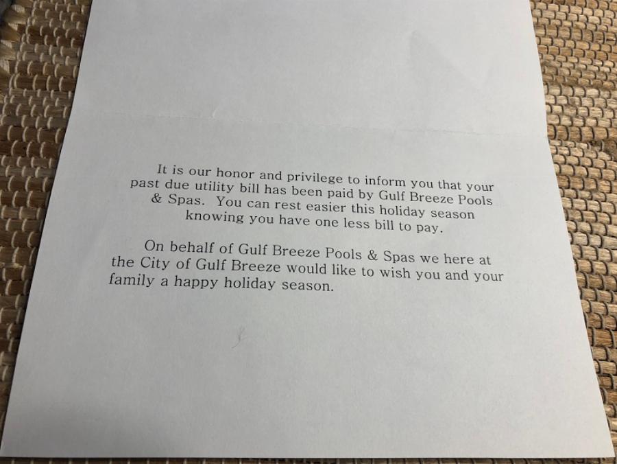 Πράξη ανθρωπιάς για τα Χριστούγεννα: 73χρονος πλήρωσε κρυφά τους ληγμένους λογαριασμούς ρεύματος σε 36 οικογένειες