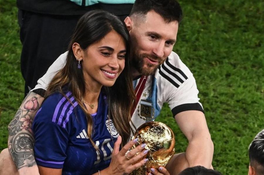 Μοίρασε εγκεφαλικά η Αντονέλα Ροκούζο: Το κόκκινο φόρεμα και ο χορός της κυρίας Μέσι που έγινε viral