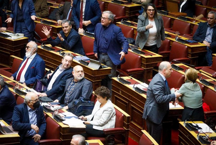 Εκτός ελέγχου επεισόδιο στη Βουλή: Δεν είχε σταματημό η Φωτεινή Πιπιλή στον διάλογό της με τον Αλέξη Τσίπρα