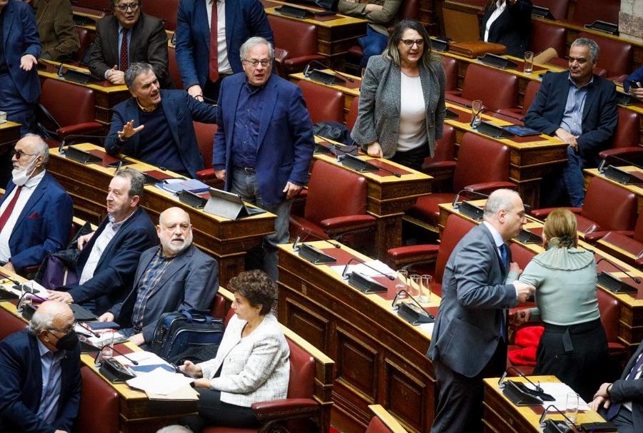 Εκτός ελέγχου επεισόδιο στη Βουλή: Δεν είχε σταματημό η Φωτεινή Πιπιλή στον διάλογό της με τον Αλέξη Τσίπρα