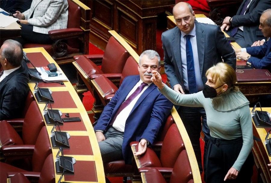 Εκτός ελέγχου επεισόδιο στη Βουλή: Δεν είχε σταματημό η Φωτεινή Πιπιλή στον διάλογό της με τον Αλέξη Τσίπρα