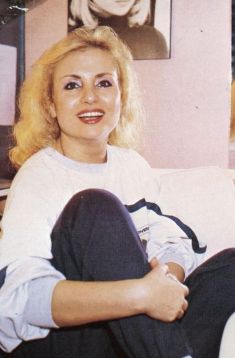 Σαγήνευσε τους πάντες: Καμία δεν τολμάει να βάλει αυτό που έβαλε η Βίκυ Μοσχολιού στον γάμο της κόρη της