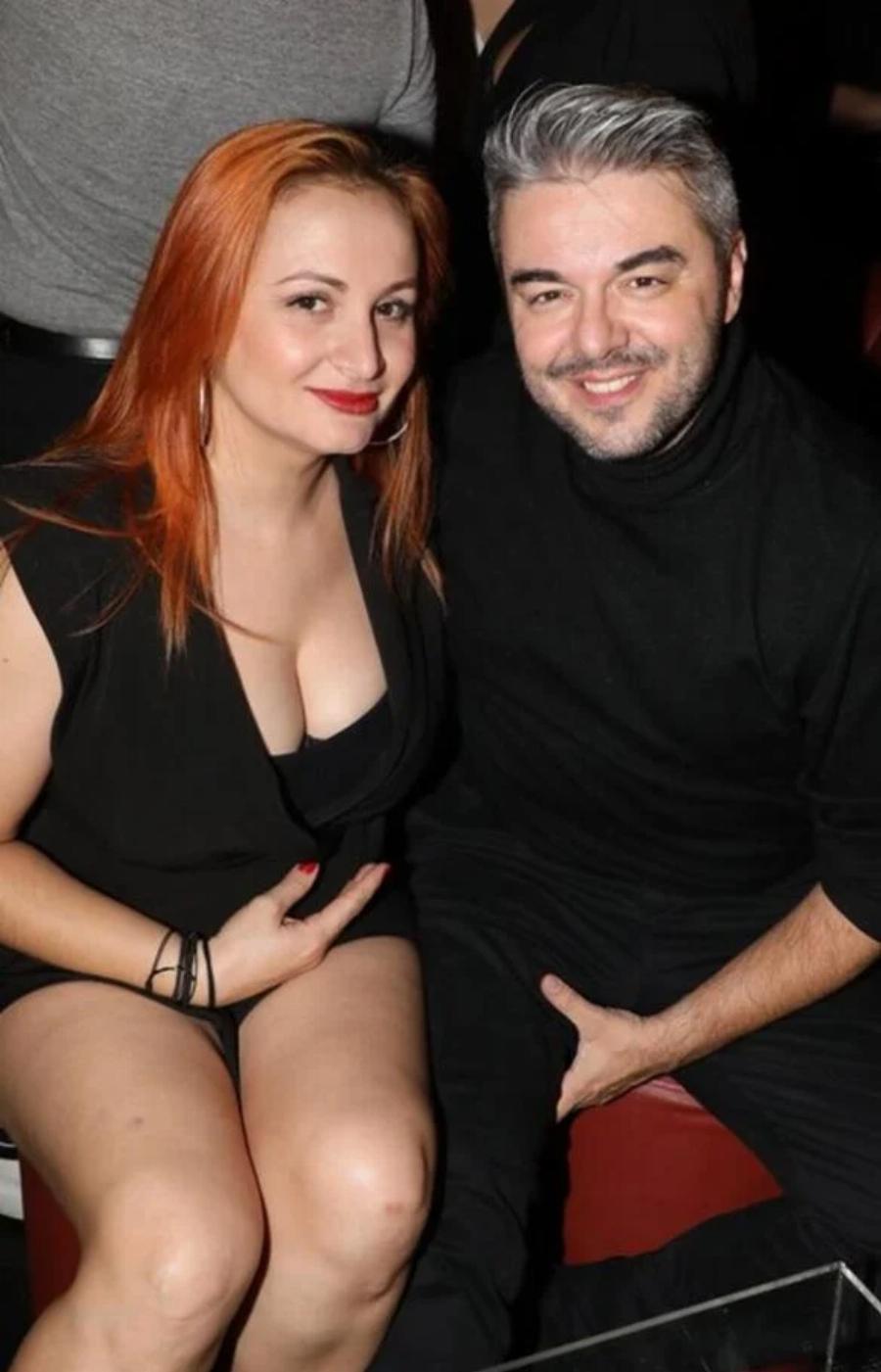 Καλλονή κοκκινομάλα: Η πανέμορφη σύντροφος του Πέτρου Πολυχρονίδη σε μια σπάνια δημόσια εμφάνιση