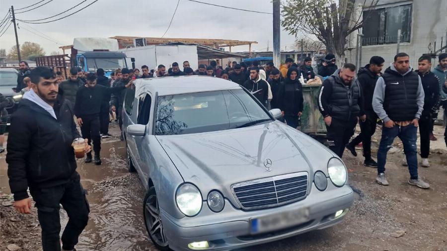 Ανείπωτη θλίψη για τον θάνατο του 16χρονου Ρομά: «Βλέπω τις φωτογραφίες και θέλω να βάλω τα κλάματα»