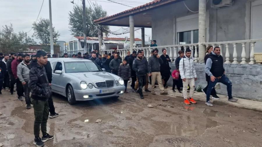 Θάνατος 16χρονου Ρομά: Με πομπή η σορός του Κώστα Φραγκούλη στον οικισμό «Αγία Σοφία» στη Θεσσαλονίκη