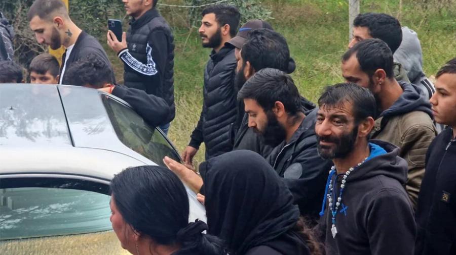 Θάνατος 16χρονου Ρομά: Με πομπή η σορός του Κώστα Φραγκούλη στον οικισμό «Αγία Σοφία» στη Θεσσαλονίκη