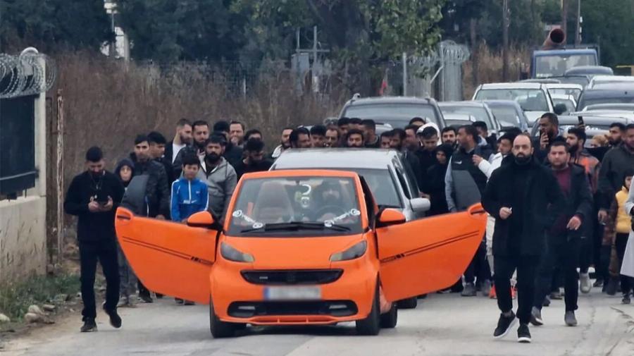 Θάνατος 16χρονου Ρομά: Με πομπή η σορός του Κώστα Φραγκούλη στον οικισμό «Αγία Σοφία» στη Θεσσαλονίκη